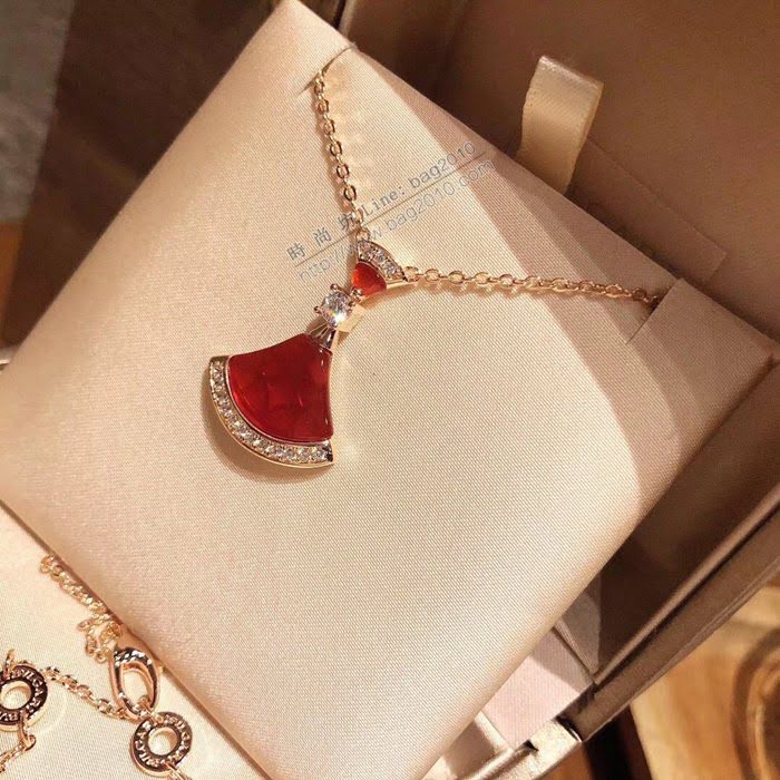 Bvlgari飾品 寶格麗DIVA系列 扇形紅裙子天然石頭帶鑽項鏈  zgbq3358